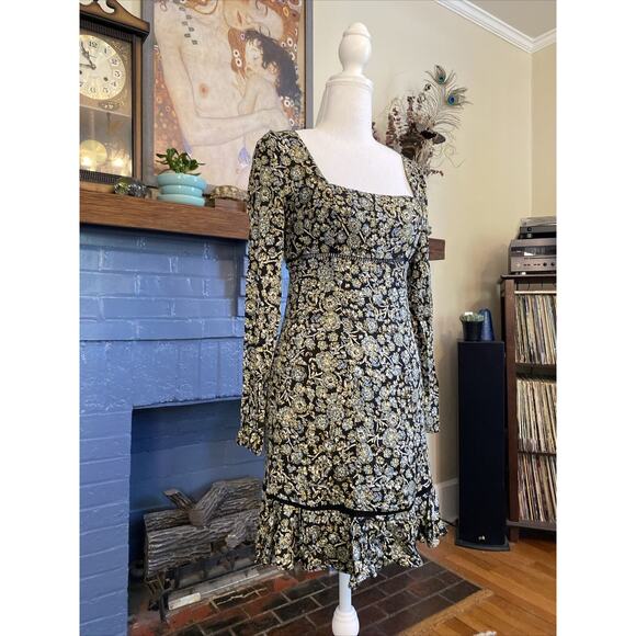 NEW Free People Bohemian long sleeve baby doll ruffle bottom Mini Dress sz 0 - Picture 3 of 16